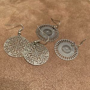 ⭐️5/$25 Set of earrings⭐️